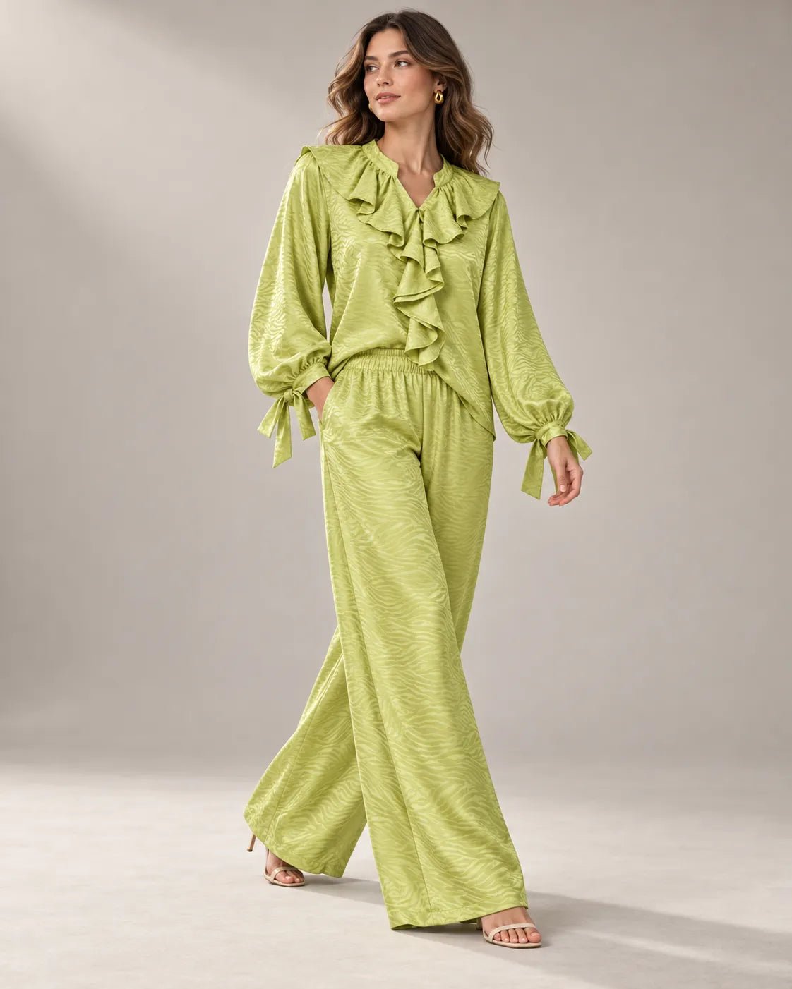 Pyjama Satin Jacquard à Volants – Vert Pistache - La Sprezzatura pyjamas