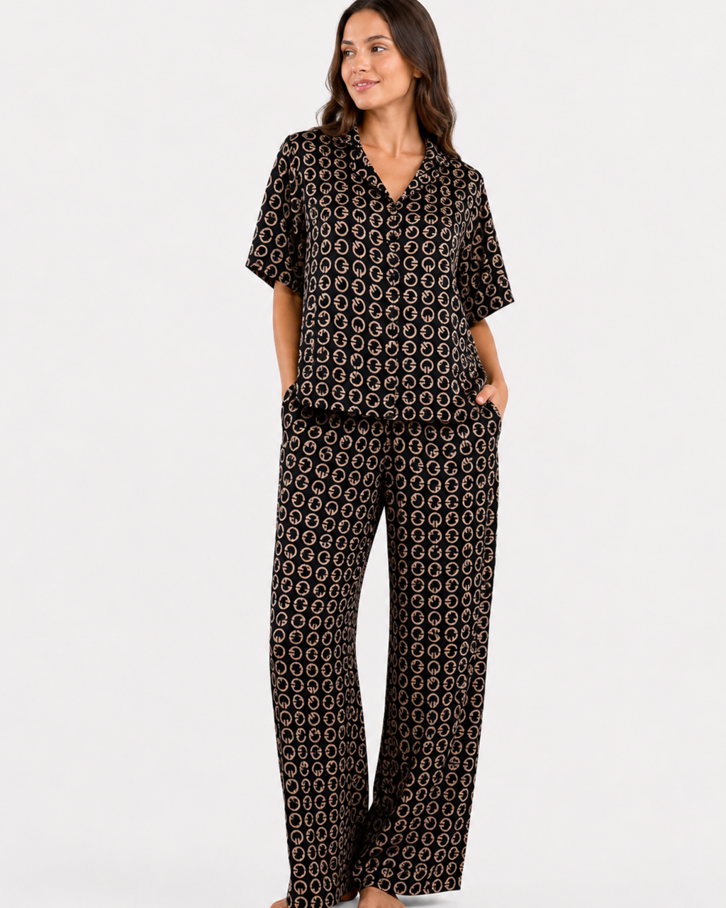 Pyjama Satin Noir Monogramme – Coupe Oversize