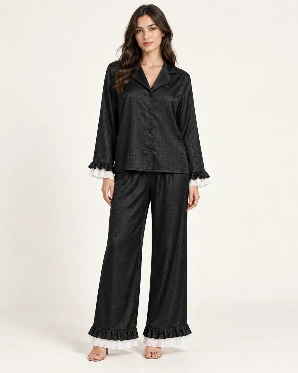 Pyjama Femme Satin Jacquard Extra Fluide Noir à Volants - La Sprezzatura pyjamas