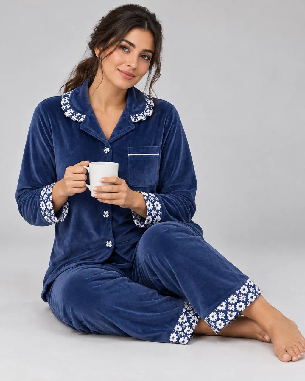 Pyjama Femme en Velours Bleu Marine – Col Fleuri & Confort Douillet - La Sprezzatura pyjamas