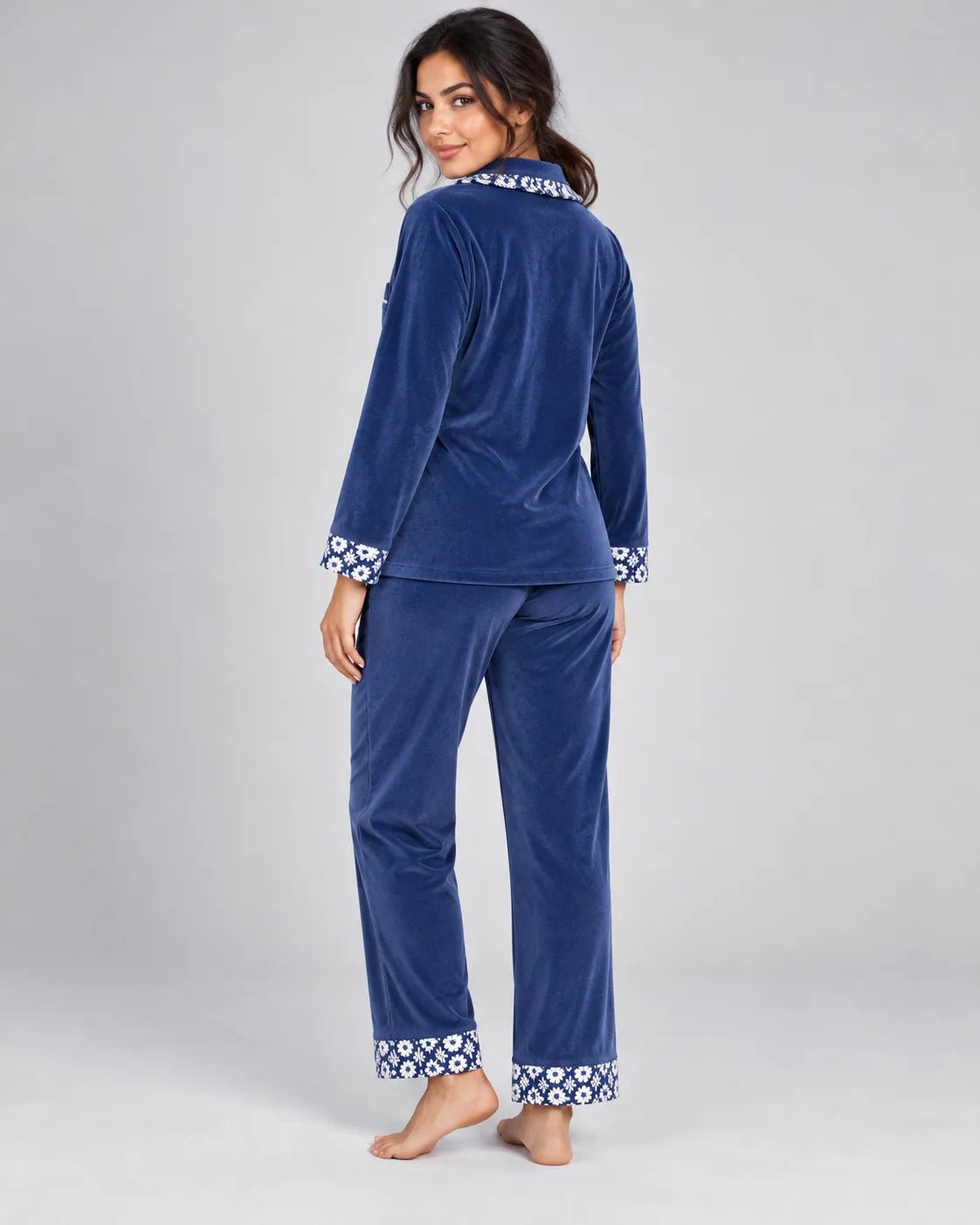 Pyjama Femme en Velours Bleu Marine – Col Fleuri & Confort Douillet - La Sprezzatura pyjamas