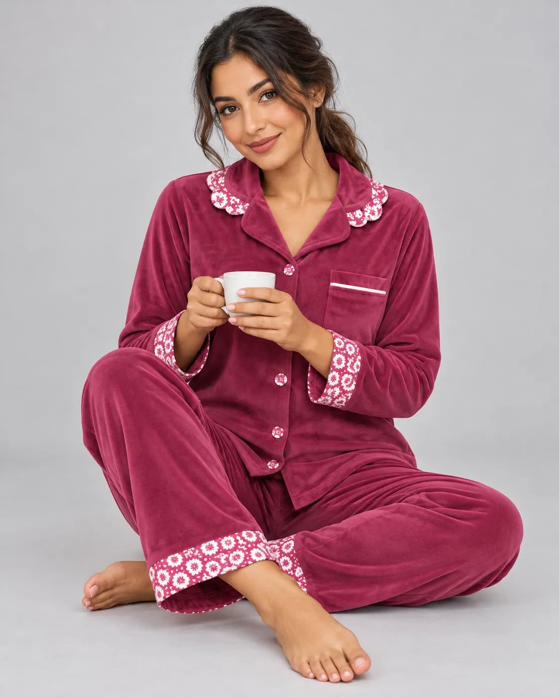 Pyjama Femme en Velours Rose Framboise – Col Fleuri & Confort Douillet - La Sprezzatura pyjamas