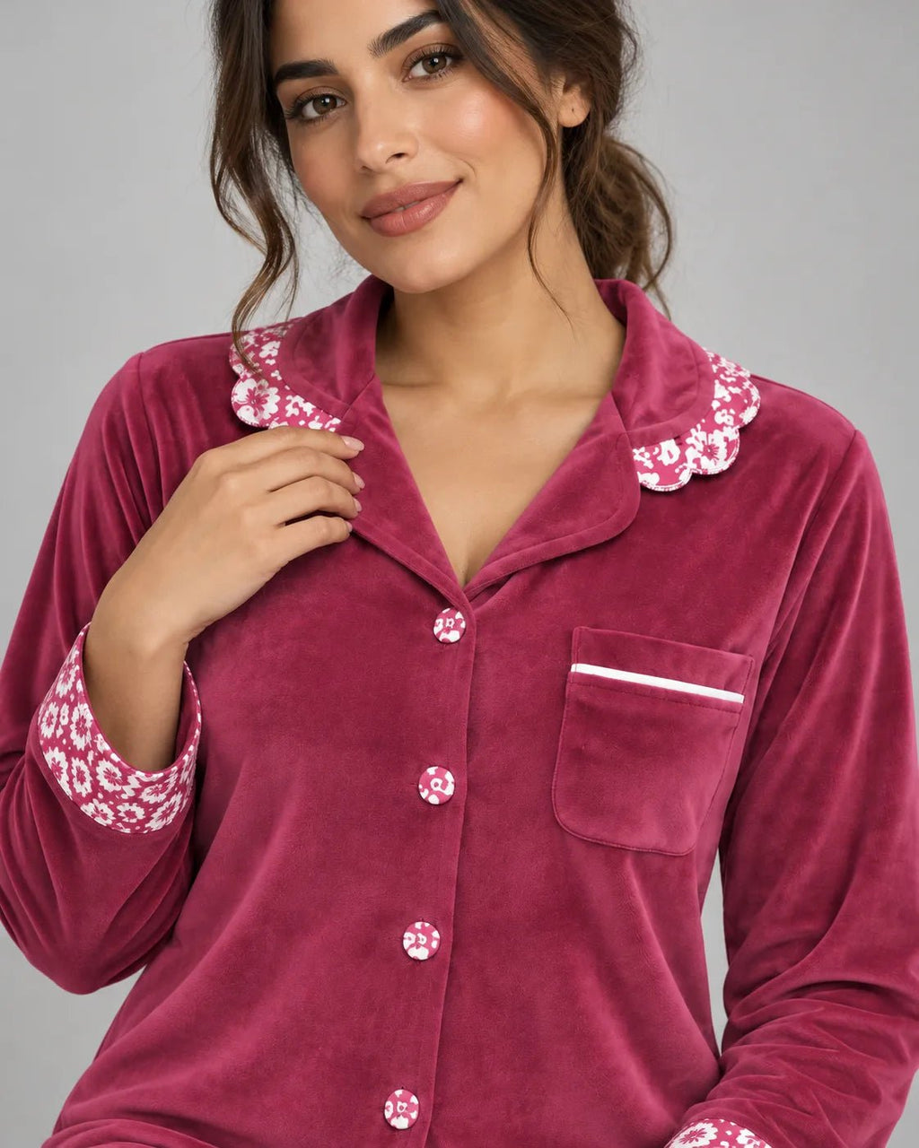 Pyjama Femme en Velours Rose Framboise – Col Fleuri & Confort Douillet - La Sprezzatura pyjamas