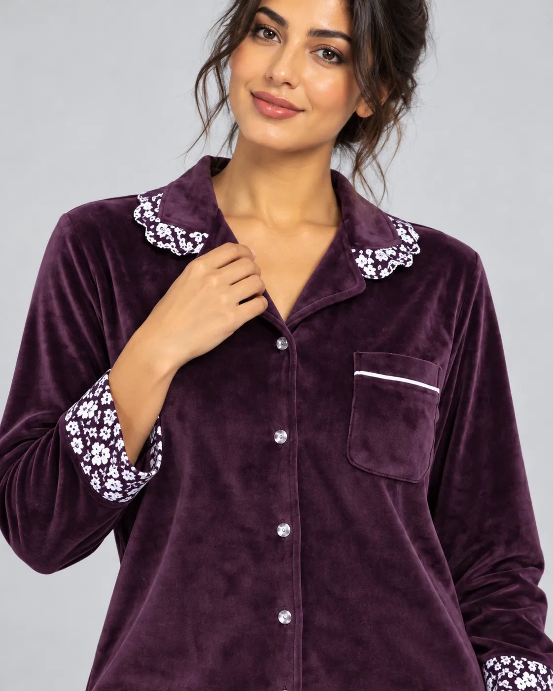 Pyjama Femme en Velours Prune – Col Fleuri & Confort Douillet - La Sprezzatura pyjamas