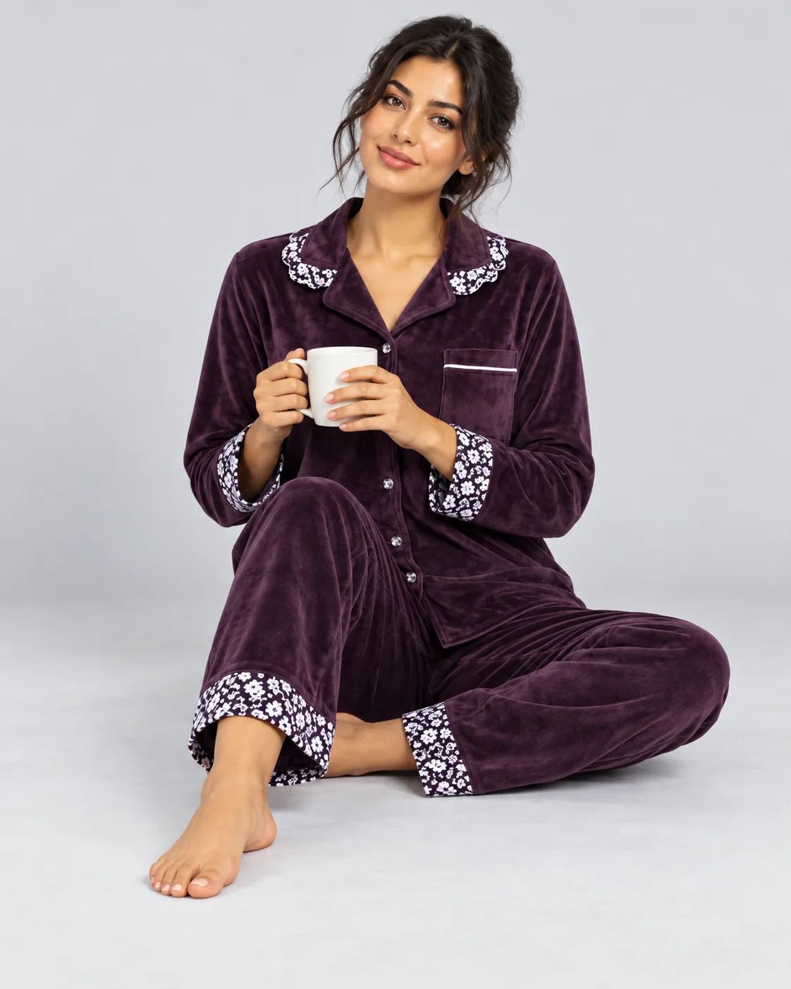 Pyjama Femme en Velours Prune – Col Fleuri & Confort Douillet - La Sprezzatura pyjamas